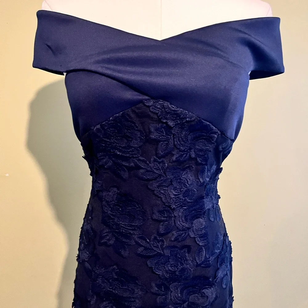 Black Halo Eve Leone Off The Shoulder Dress - Picture 6 of 8